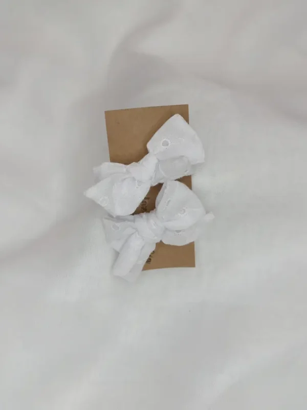 Moño broderie blanco